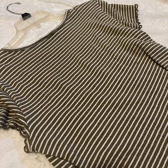 cropped top - Picture 3 of 4